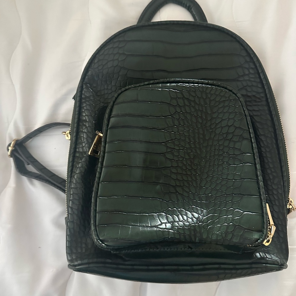 Elegant Green Faux Crocodile-Embossed Backpack